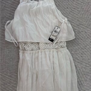 Elegant White Sleeveless Dress